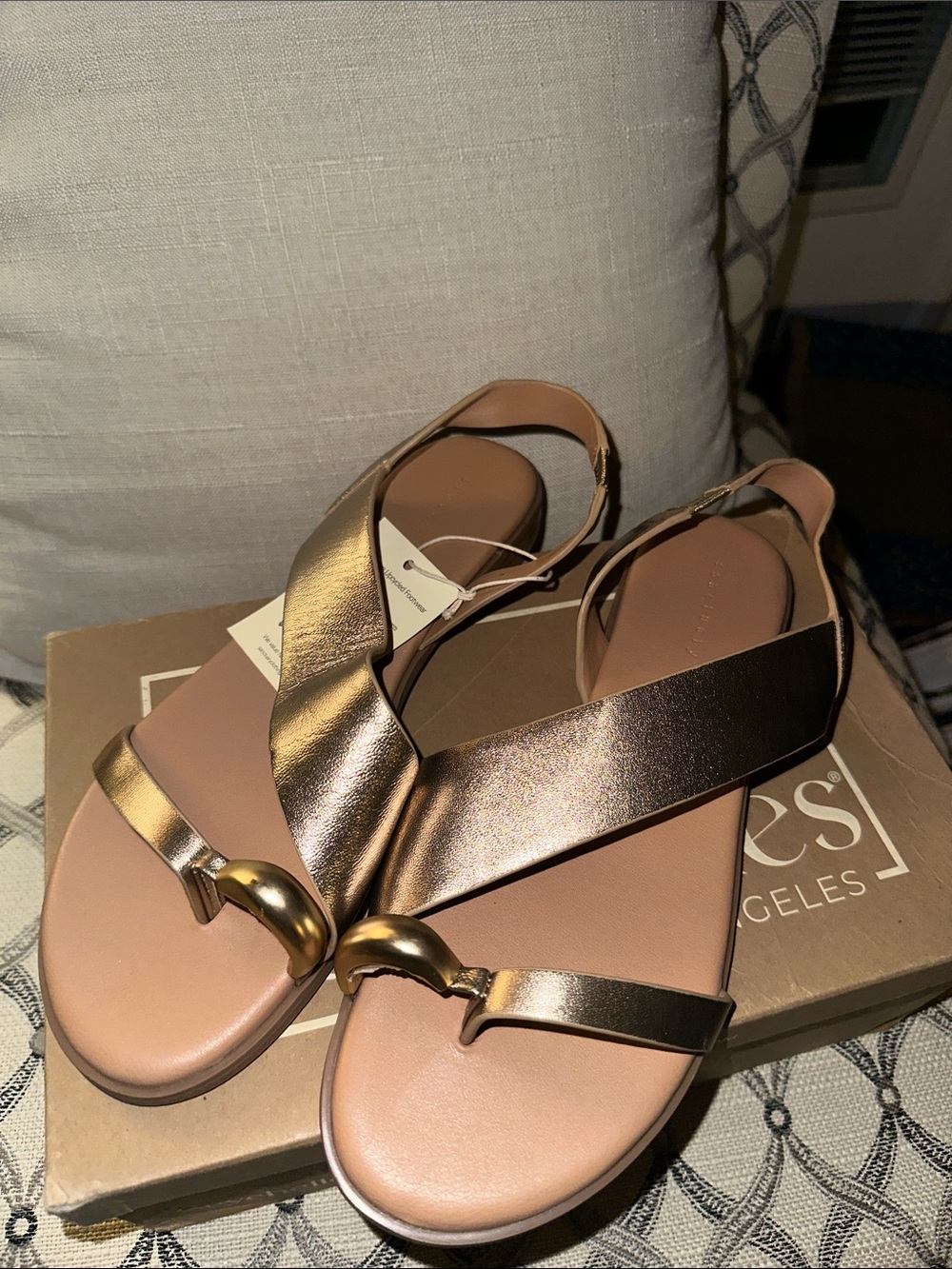 Sanctuary Rose Gold Metallic Crossover Ring Toe Sandals